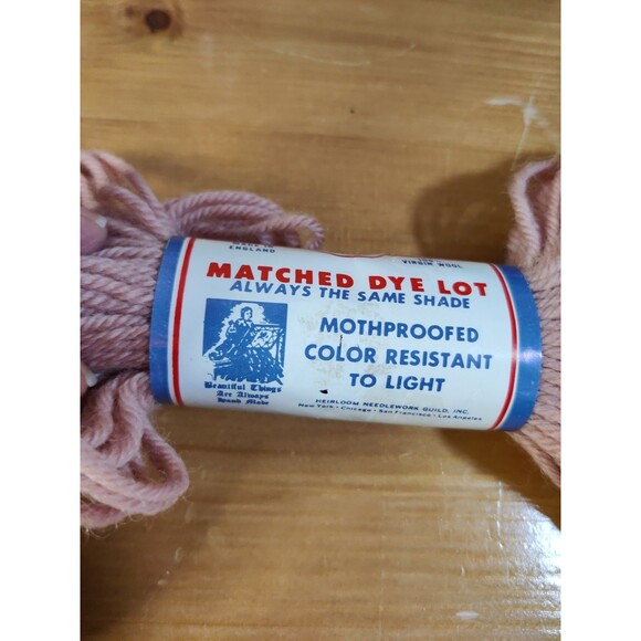 Vintage Hiawatha Needlepoint Wool Yarn Skein #687T Rose Pastel 40yds - Picture 3 of 5